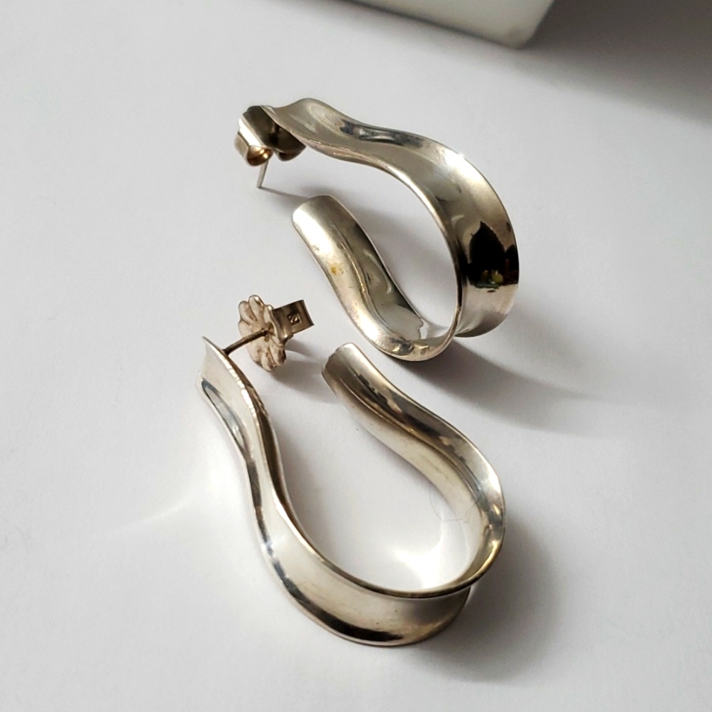 Sterling Silver 925 Solid ‘S’ Post Earrings - image 1